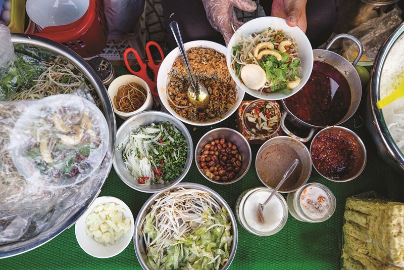 Kinh nghiệm thuê xe oto du lịch Huế trong 1 ngày, rong chơi quên lối về