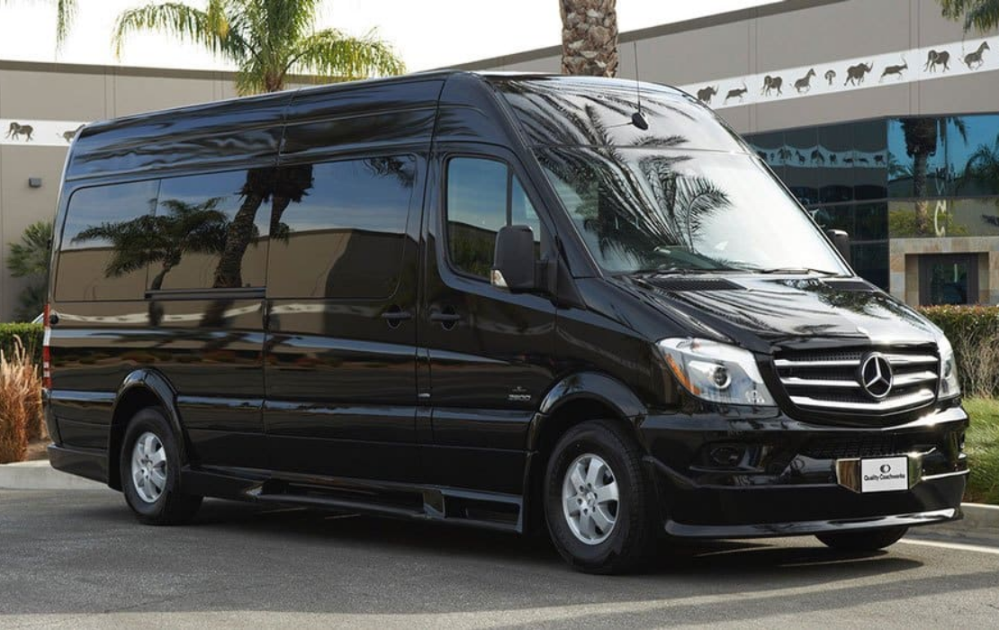 Tổng hợp các dòng xe du lịch 16 chỗ cho thuê mới nhất - Mercedes-Sprinter