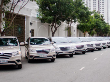  Công ty Lucky Travel Car là đơn vị cho thuê xe chuyên nghiệp tại Huế. Chúng tôi mang đến cho khách hàng những trải nghiệm chuyến đi an toàn, cung cấp đa dạng các dịch vụ thuê xe từ 4 đến 45 chỗ ngồi.  Câu chuyện Lucky Travel Car - dịch vụ thuê xe chất l  Công ty Lucky Travel Car là đơn vị cho thuê xe chuyên nghiệp tại Huế. Chúng tôi mang đến cho khách hàng những trải nghiệm chuyến đi an toàn, cung cấp đa dạng các dịch vụ thuê xe từ 4 đến 45 chỗ ngồi.  Câu chuyện Lucky Travel Car - dịch vụ thuê xe chất l